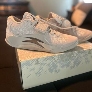 Tan Sneakers with Breathable Mesh and Cushioned Sole - Zion Williams